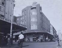 Bountiful Bayswater & Quirky Queensway - tour with Blue Badge guide Laurence