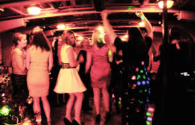 PARTY WITH 60'S/70'S MUSIC ON THE THAMES WITH BEAUTIFUL VIEWS, 4 course SUPPER