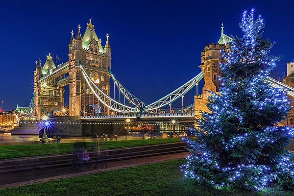 CHRISTMAS EVE THAMES EVENING WALK