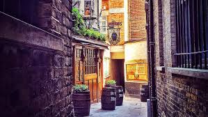 Discover the City of London's historic alleys and passages