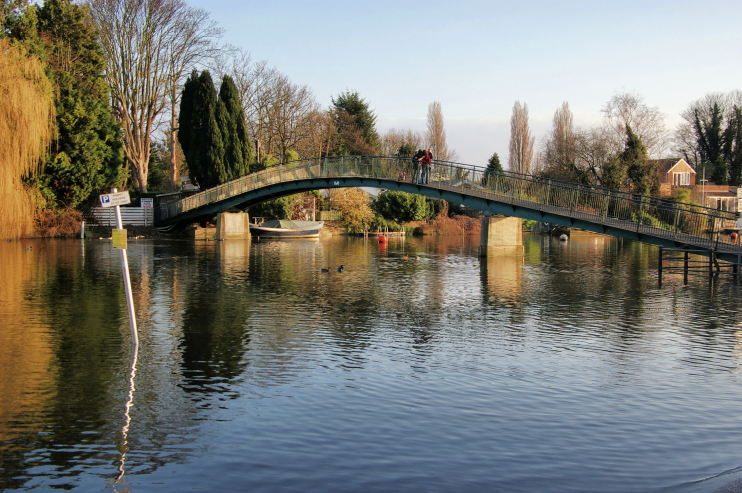 Rock 'n Roll 'n Royalty by the Thames: SW London Walk 1