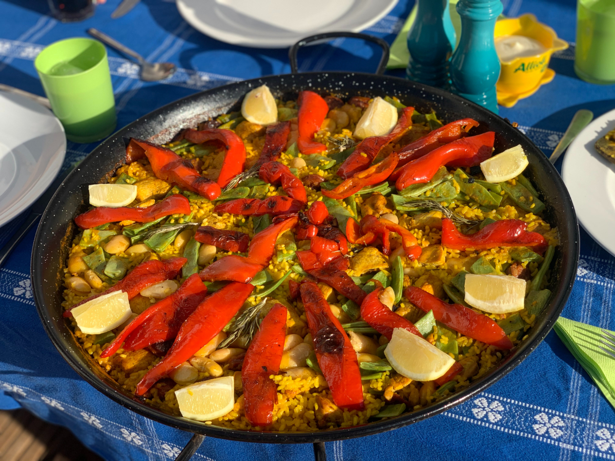 Leonie's Spanish kitchen cookery class in Spain : Paella and elementary Spanish!