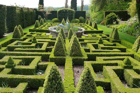 A COTSWOLDS DAY TOUR - PRIVATE GUIDED VISITS TO 3 COUNTRY GARDENS with Lits