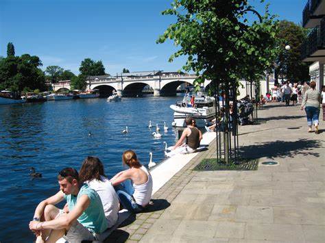 Karens Birthday Walk, Kingston to Richmond walking along the River Thames.