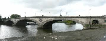 Leafy Chiswick then along the Thames to Kew Bridge