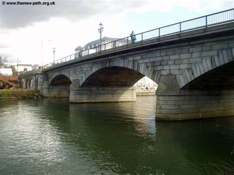 Staines Rail Station to Shepperton Rail Station following the Thames Path.