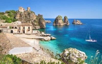 A SICILIAN ISLAND ADVENTURE with Lits