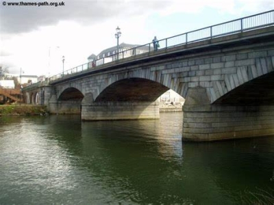 Staines Rail Station to Shepperton Rail Station following the Thames Path.